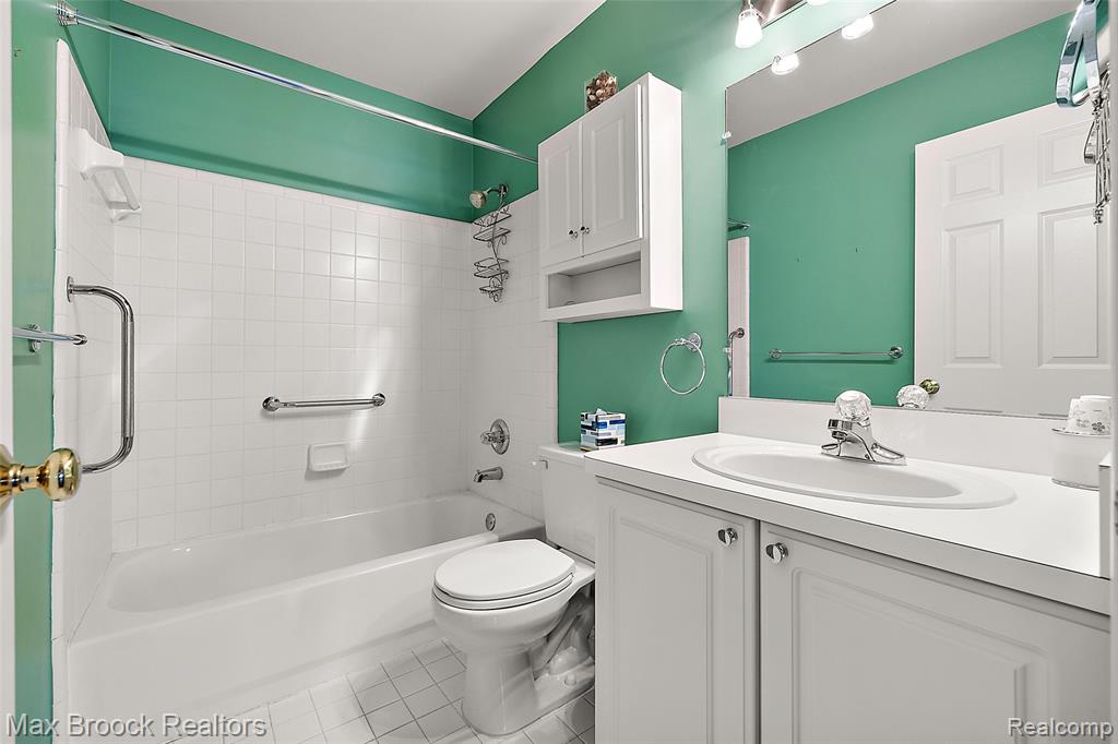 46784 Country Lane Macomb, MI 48044 - Photo 16 of 29