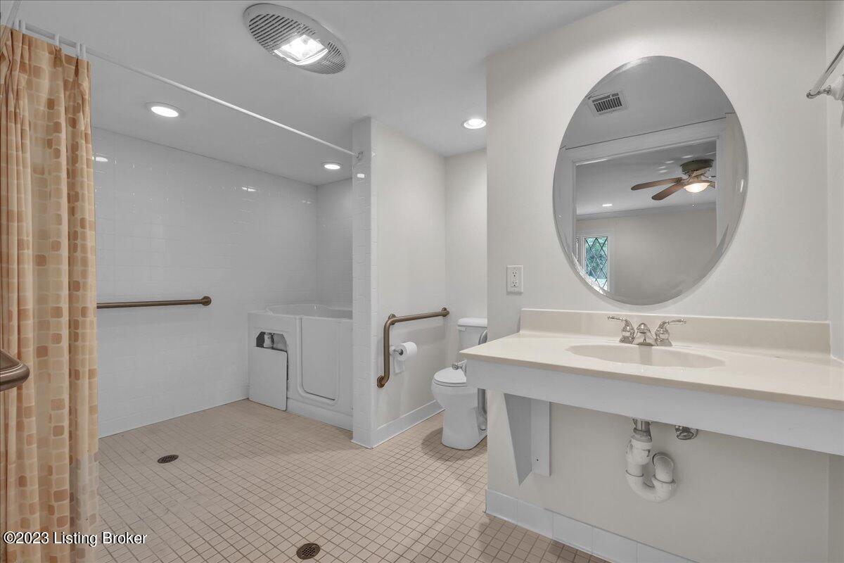7 Totem Road Louisville, KY 40207 - Photo 12 of 18 Accessible Bath