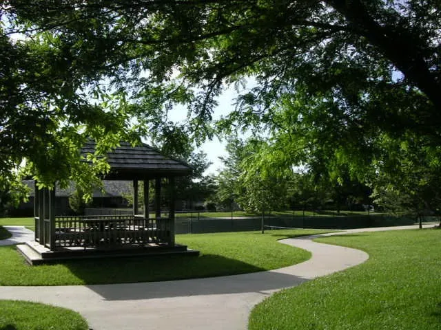 $23,000 | 106 Kingsway, Hesston, KS 67062