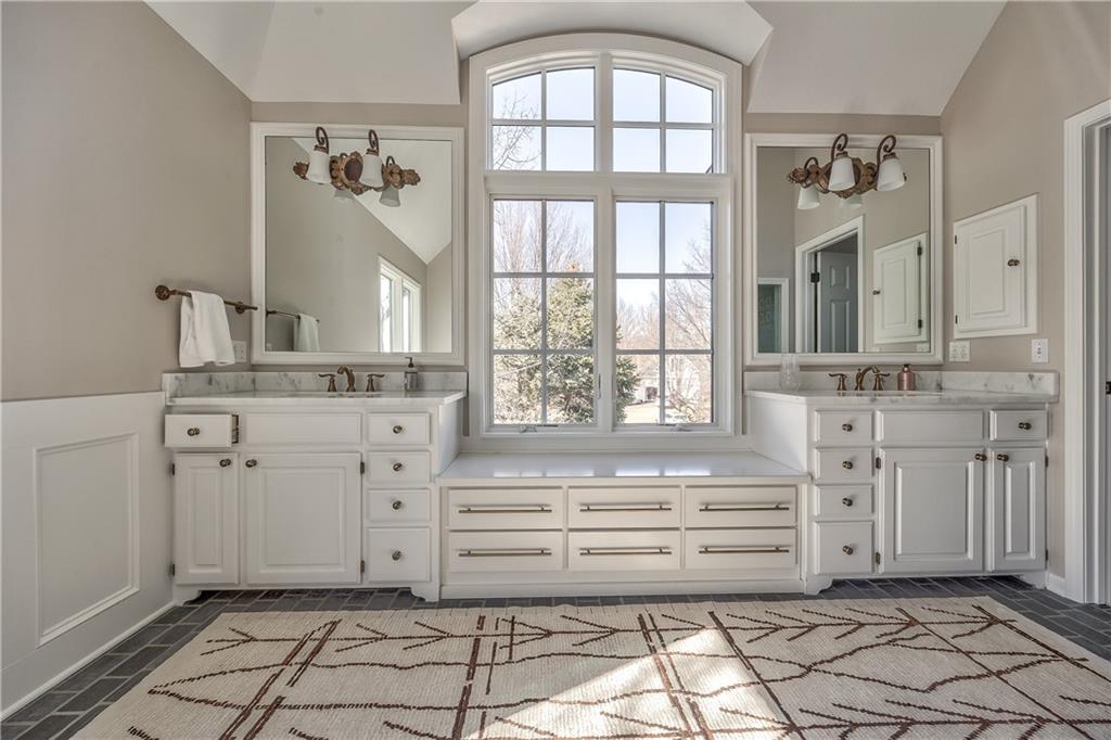 14236 Nieman Road Overland Park, KS 66221 - Photo 22 of 39