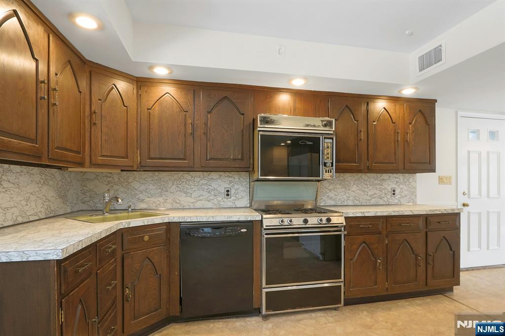 63 Van Orden Road Harrington Park, NJ 07640 - Photo 18 of 50