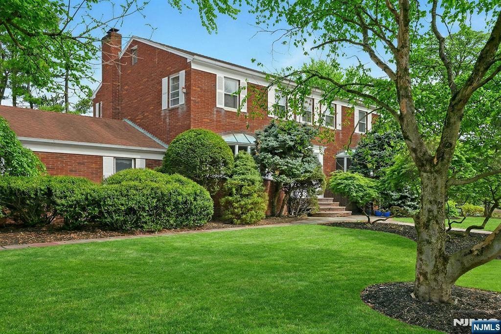 63 Van Orden Road Harrington Park, NJ 07640 - Photo 2 of 50