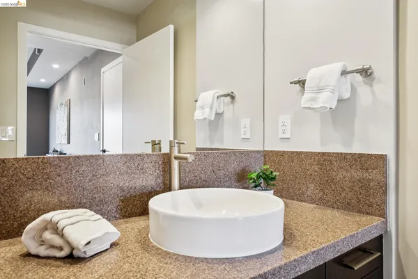 $638,000 | 6465 San Pablo Avenue, Unit 203, Oakland, CA 94608