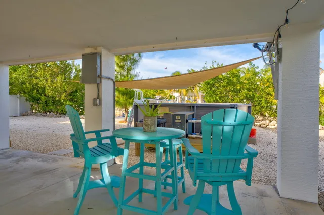 a view of an outdoor space