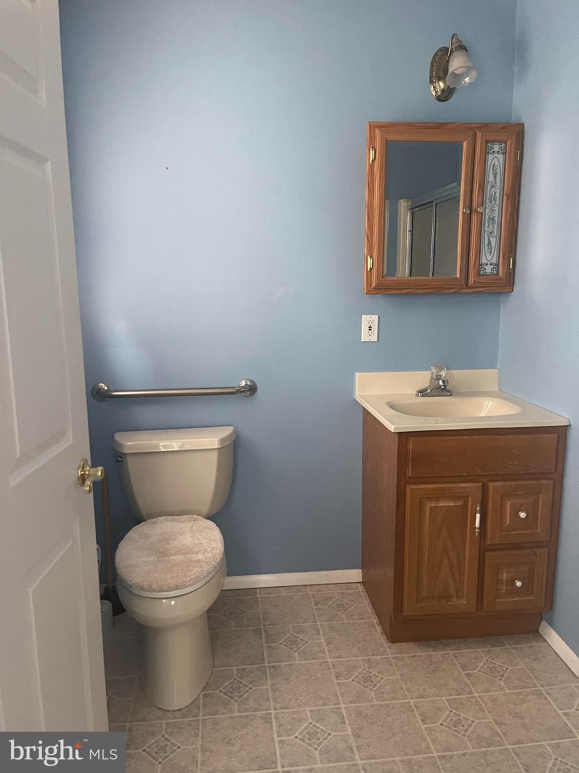 310 South Chester Avenue Delran, NJ 08075 - Photo 17 of 44 Master Bathroom