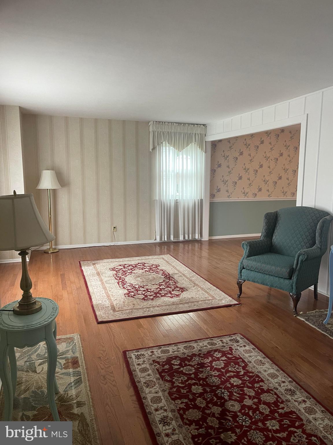 310 South Chester Avenue Delran, NJ 08075 - Photo 5 of 44 Living room