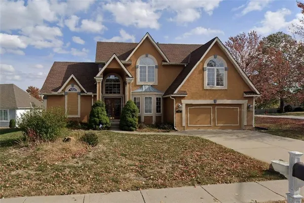 $300,000 | 6201 North Kensington Court, Kansas City, MO 64119