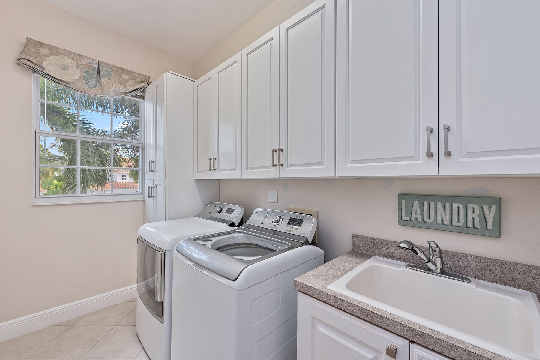 9110 Cascada Way, Unit 201 Naples, FL 34114 - Photo 21 of 50 a utility room with dryer and washer