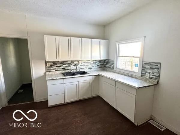 $189,900 | 2202 Woodlawn Avenue, Indianapolis, IN 46203