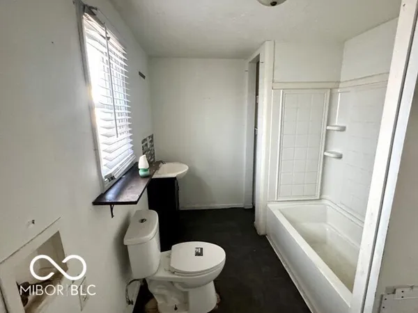 $189,900 | 2202 Woodlawn Avenue, Indianapolis, IN 46203