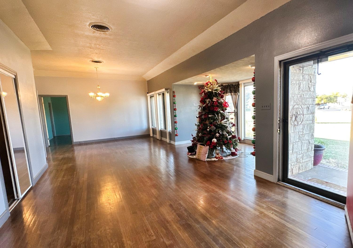 915 Main Street Post, TX 79356 - Photo 5 of 28 Photo 5