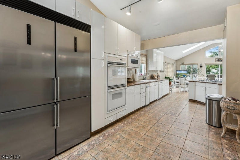 359 Meisel Avenue Springfield, NJ 07081 - Photo 5 of 31