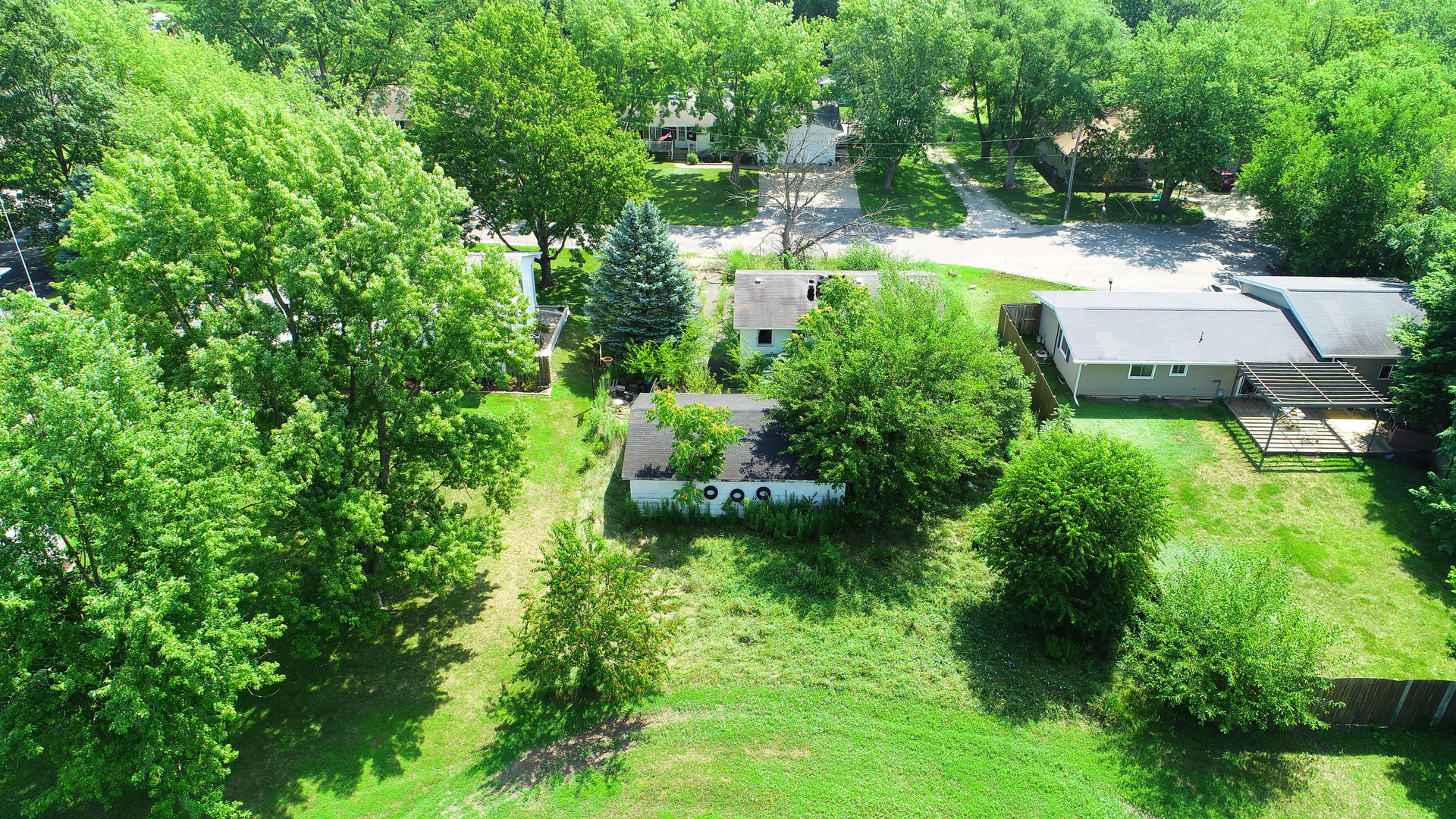 1840 Jacobs Street Streator, IL 61364 - Photo 4 of 6 a view of a garden with plants