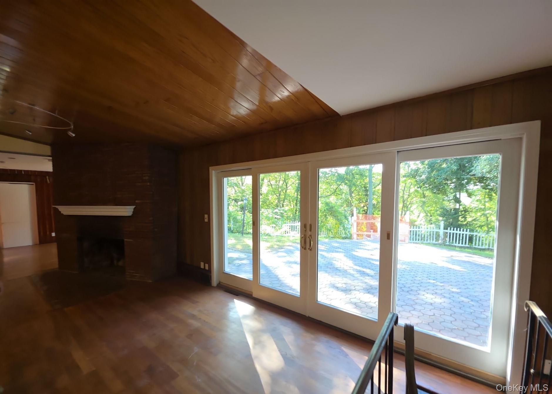 549 Woodbury Road Cold Spring Harbor, NY 11724 - Photo 8 of 29 Gallery Image 8