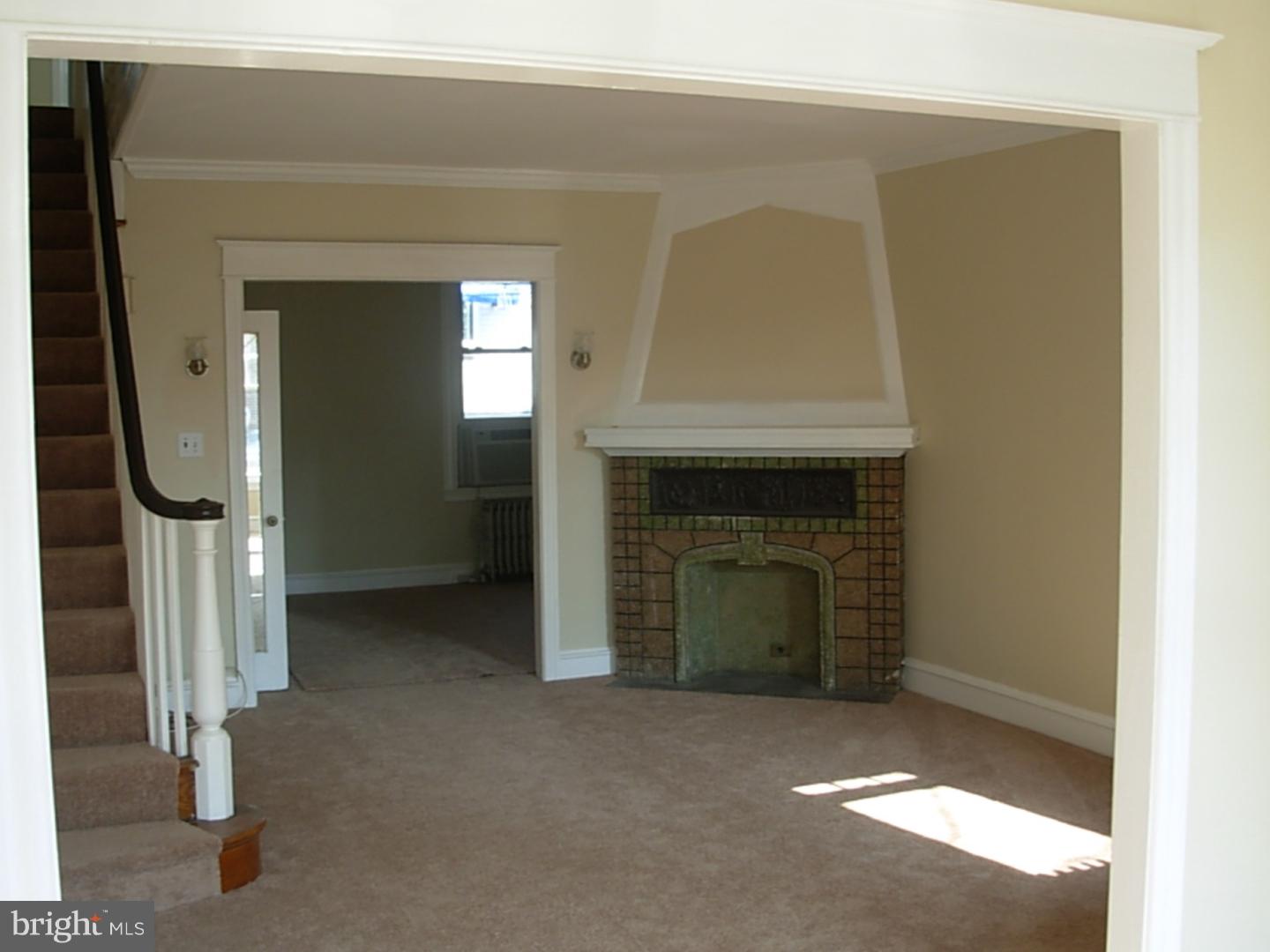 280 Copley Road Upper Darby, PA 19082 - Photo 2 of 16 Living Room