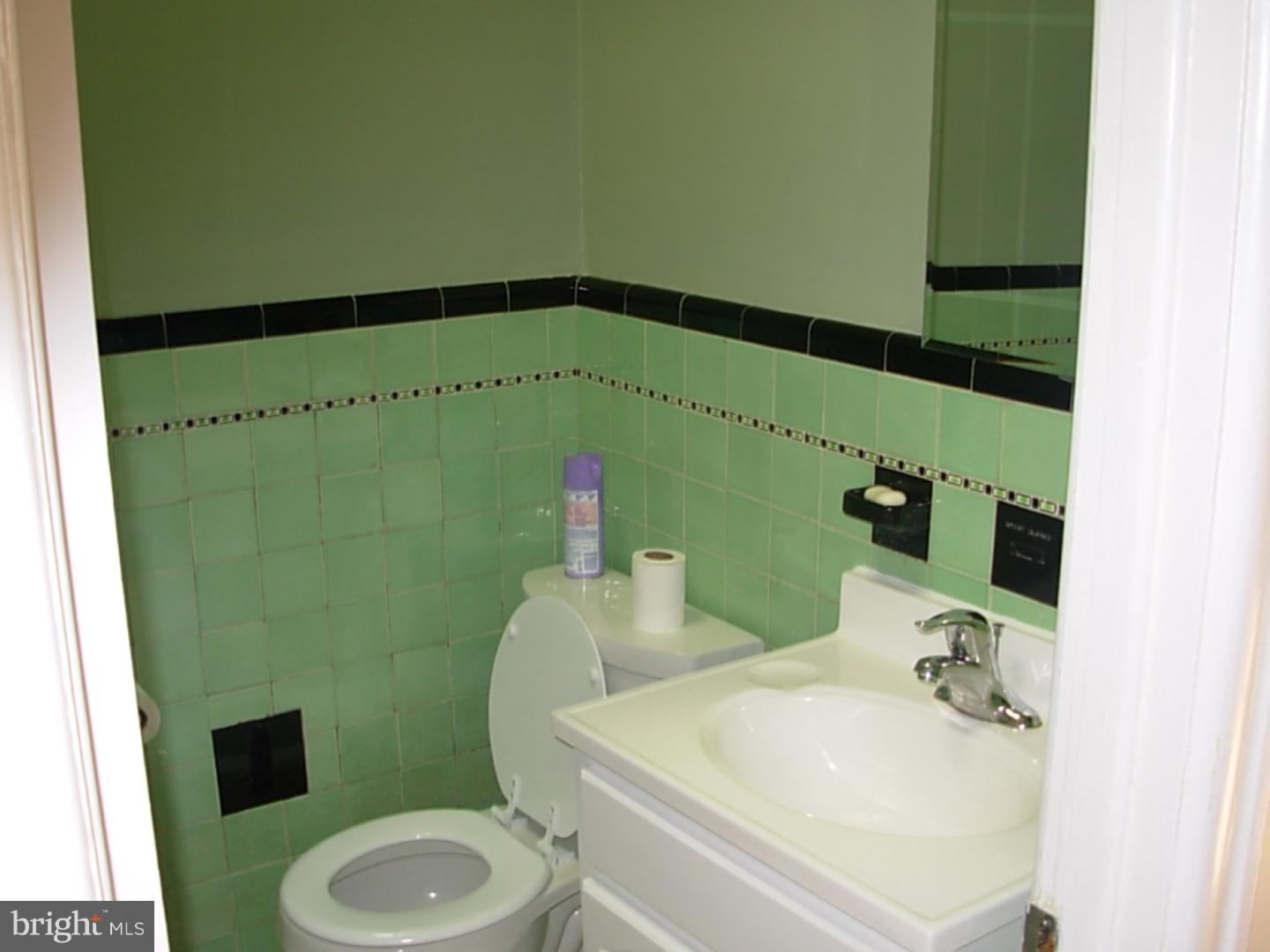 280 Copley Road Upper Darby, PA 19082 - Photo 11 of 16 Bathroom