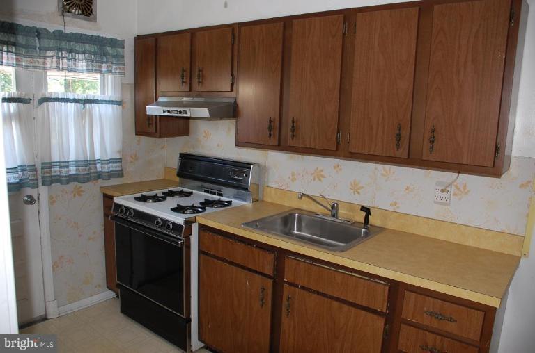8034 Kavanagh Road Dundalk, MD 21222 - Photo 6 of 11 Kitchen
