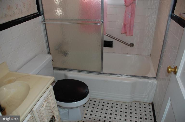 8034 Kavanagh Road Dundalk, MD 21222 - Photo 8 of 11 Bath #1