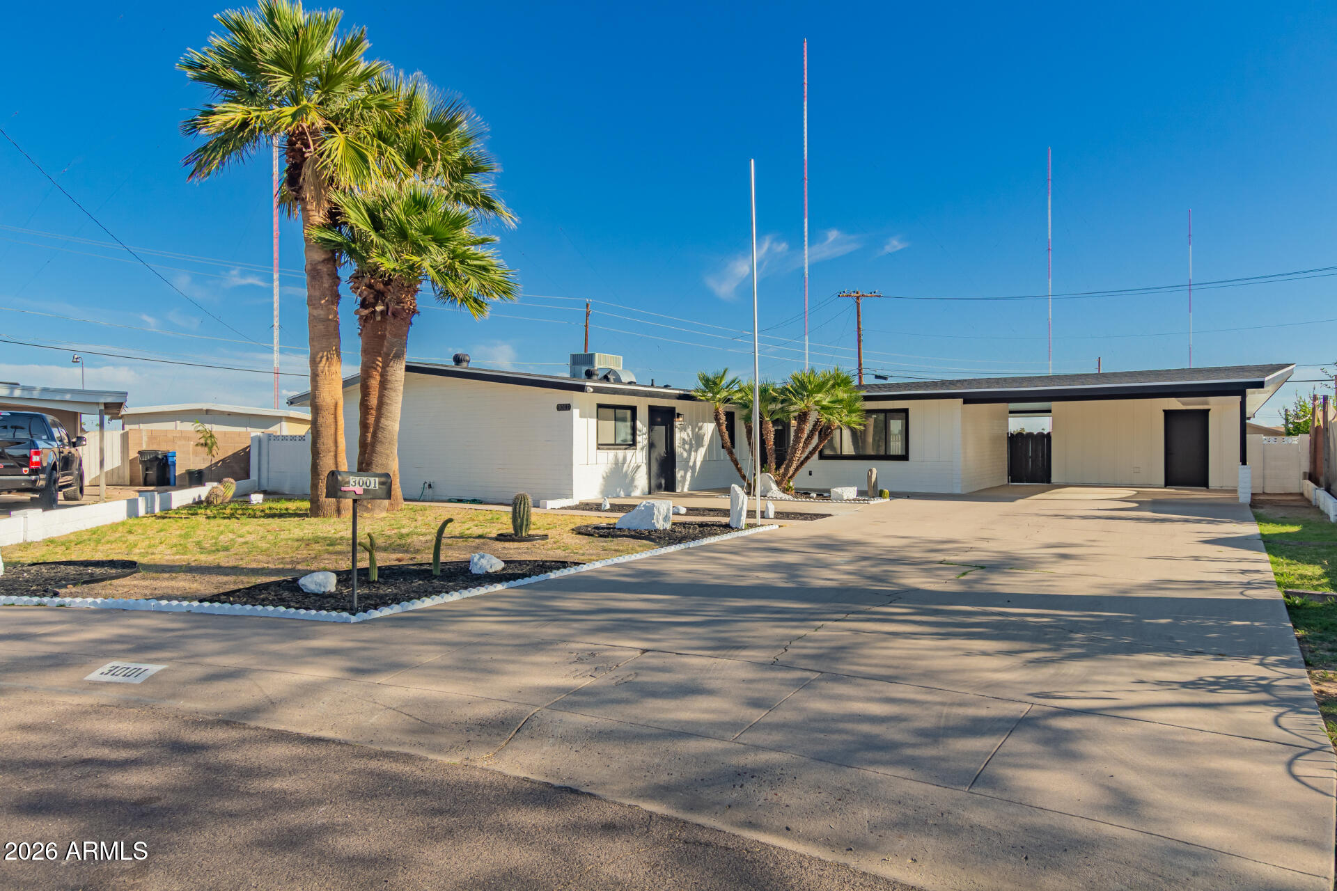 3001 West Ocotillo Road Phoenix, AZ 85017 - Photo 2 of 42 a house view with a sitting space