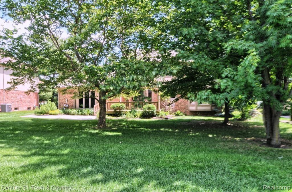 1650 Snowden Circle Rochester, MI 48306 - Photo 30 of 33 Backyard_2nd_View.jpg