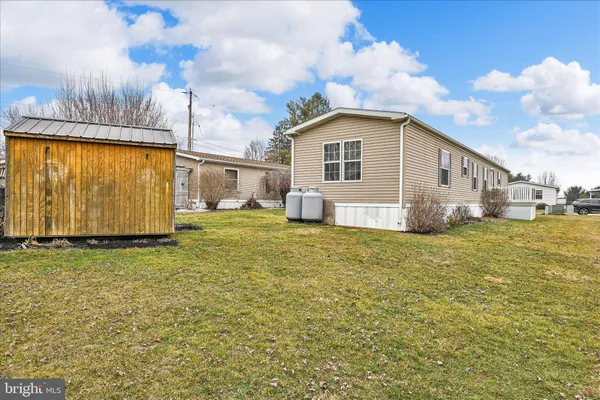 a view of a house with backyard and a tub