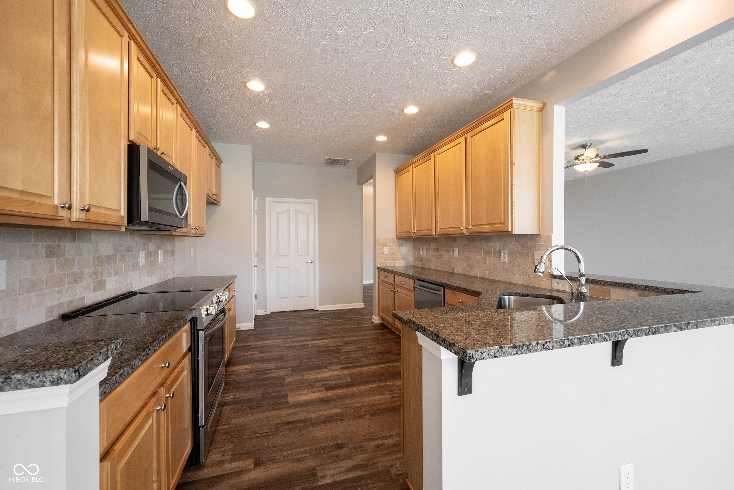 13023 Venito Trail Fishers, IN 46037 - Photo 9 of 43