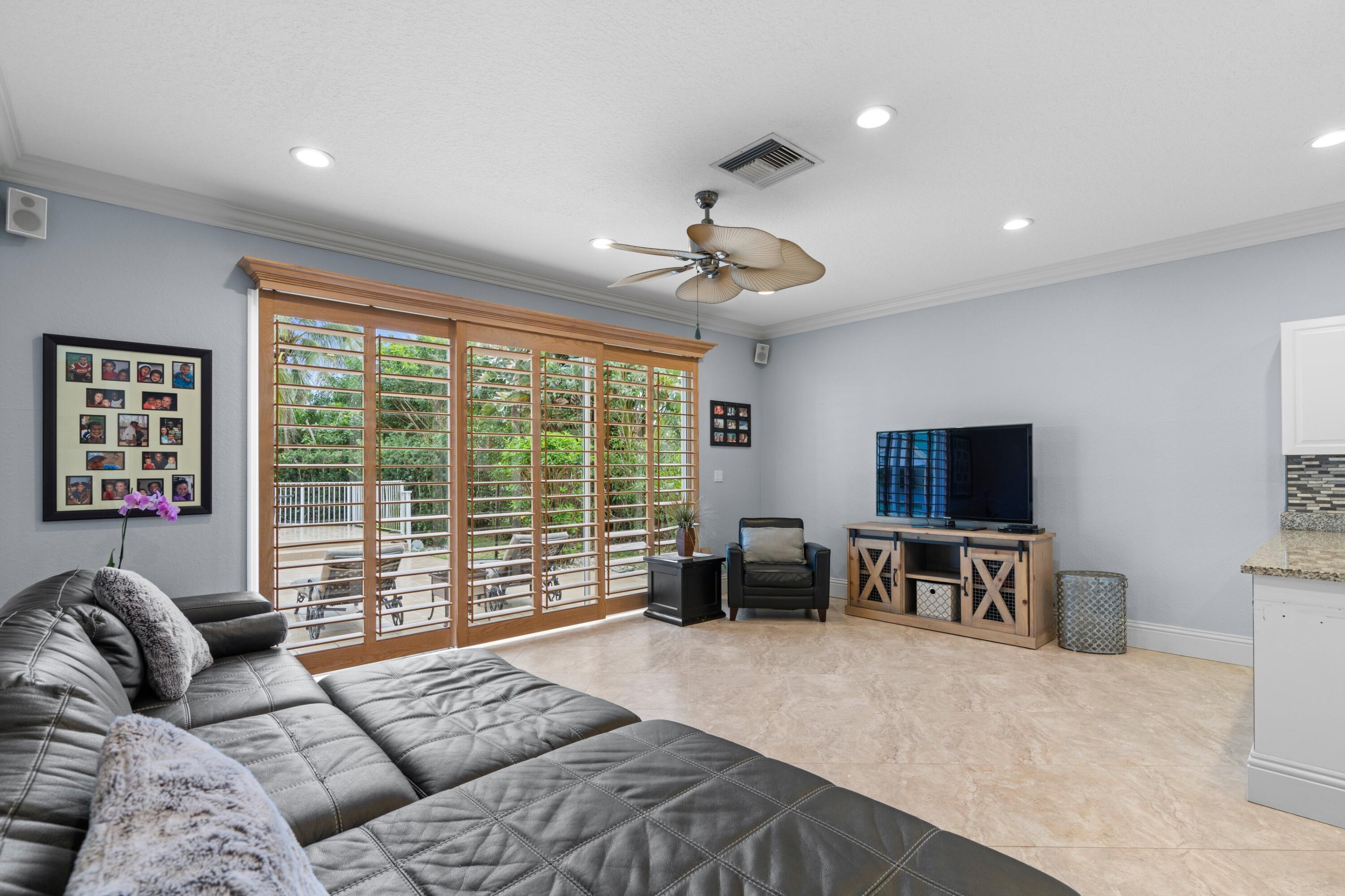 7336 Fairway Trail Boca Raton, FL 33487 - Photo 6 of 36 Family Room