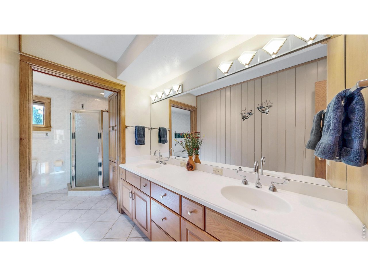 2619 Ridge Lane Estes Park, CO 80517 - Photo 20 of 48 Primary Ensuite Bathroom.