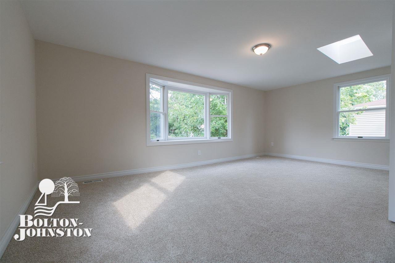 1386 Roslyn Road Grosse Pointe Woods, MI 48236 - Photo 16 of 23