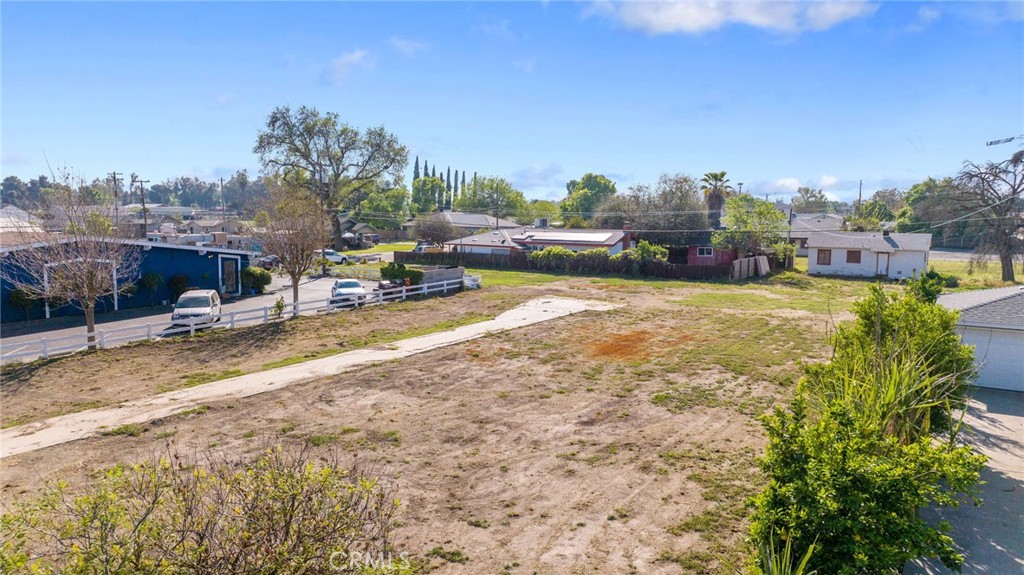 271 South Lemoore Avenue Lemoore, CA 93245 - Photo 2 of 16