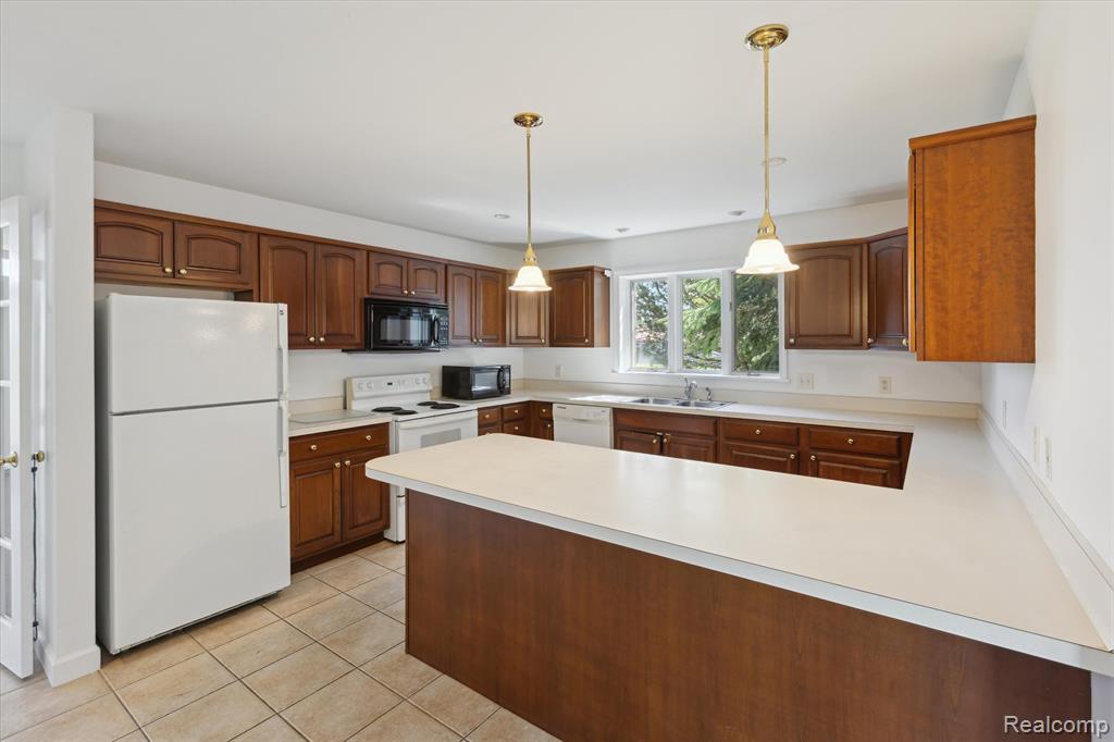 10934 Baker Road Frankenmuth, MI 48734 - Photo 14 of 38