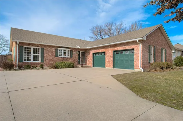 $300,000 | 921 South Denman Avenue, Chanute, KS 66720