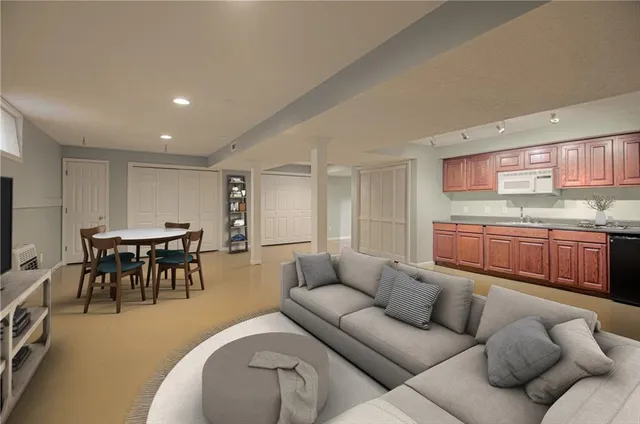 $300,000 | 921 South Denman Avenue, Chanute, KS 66720