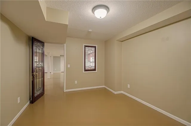 $300,000 | 921 South Denman Avenue, Chanute, KS 66720