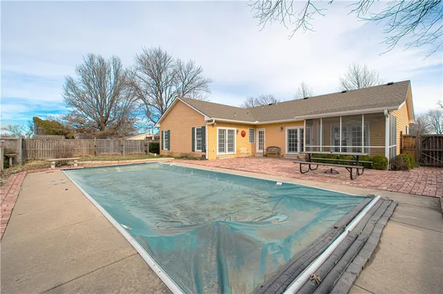 $300,000 | 921 South Denman Avenue, Chanute, KS 66720
