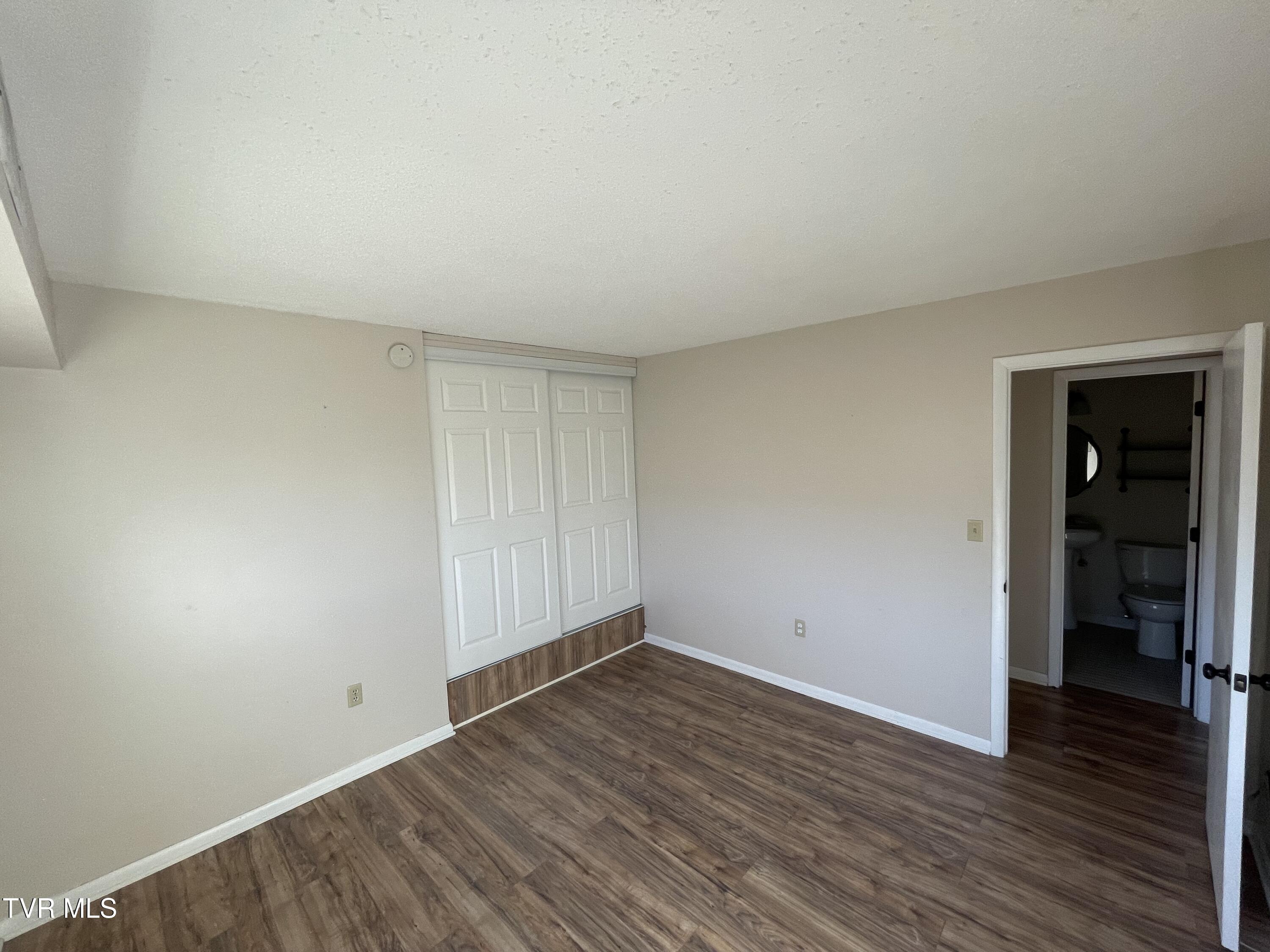 1225 Carriage Circle, Unit 203 Bristol, VA 24201 - Photo 11 of 17 IMG_0619