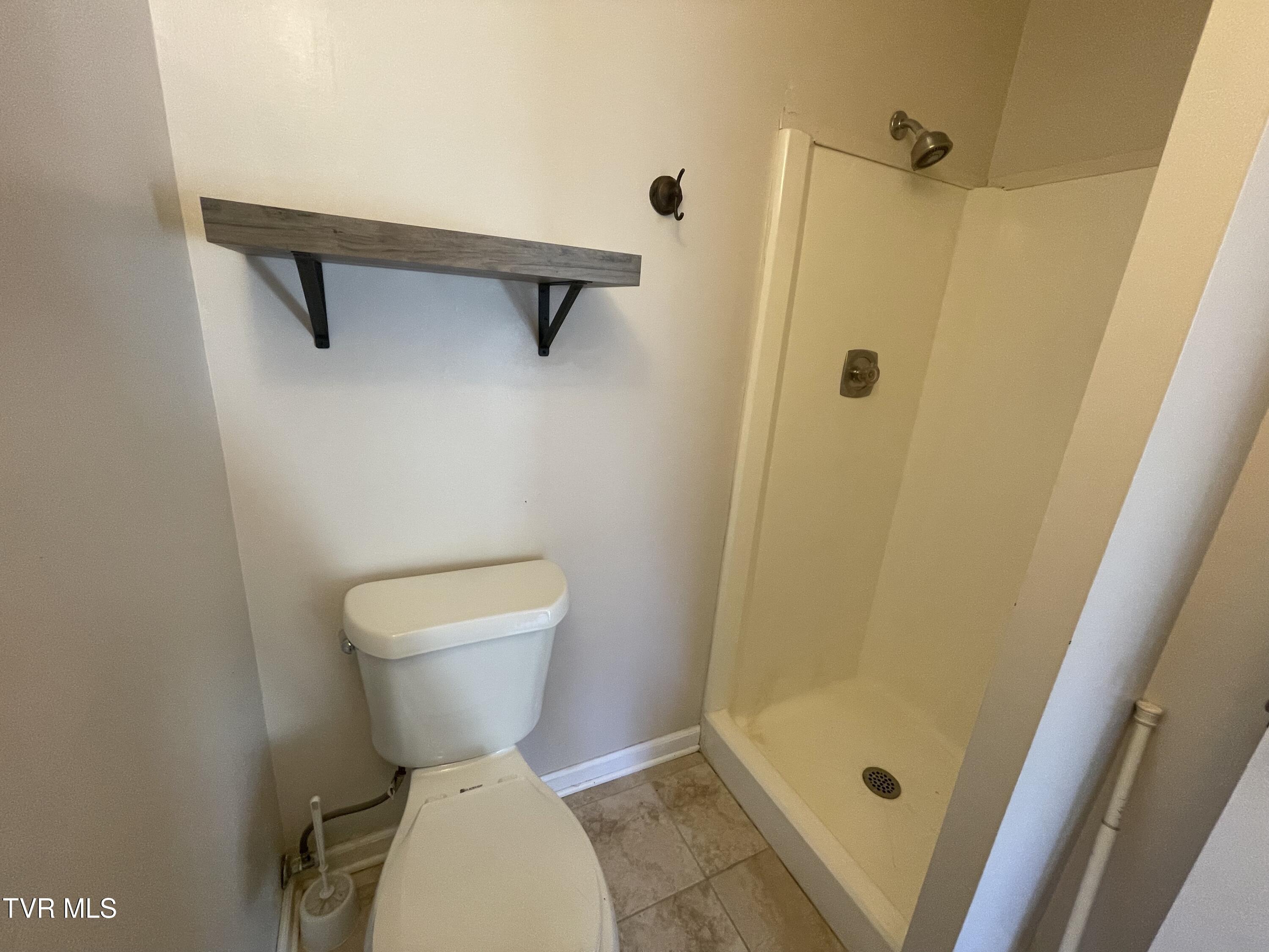 1225 Carriage Circle, Unit 203 Bristol, VA 24201 - Photo 14 of 17 IMG_0625