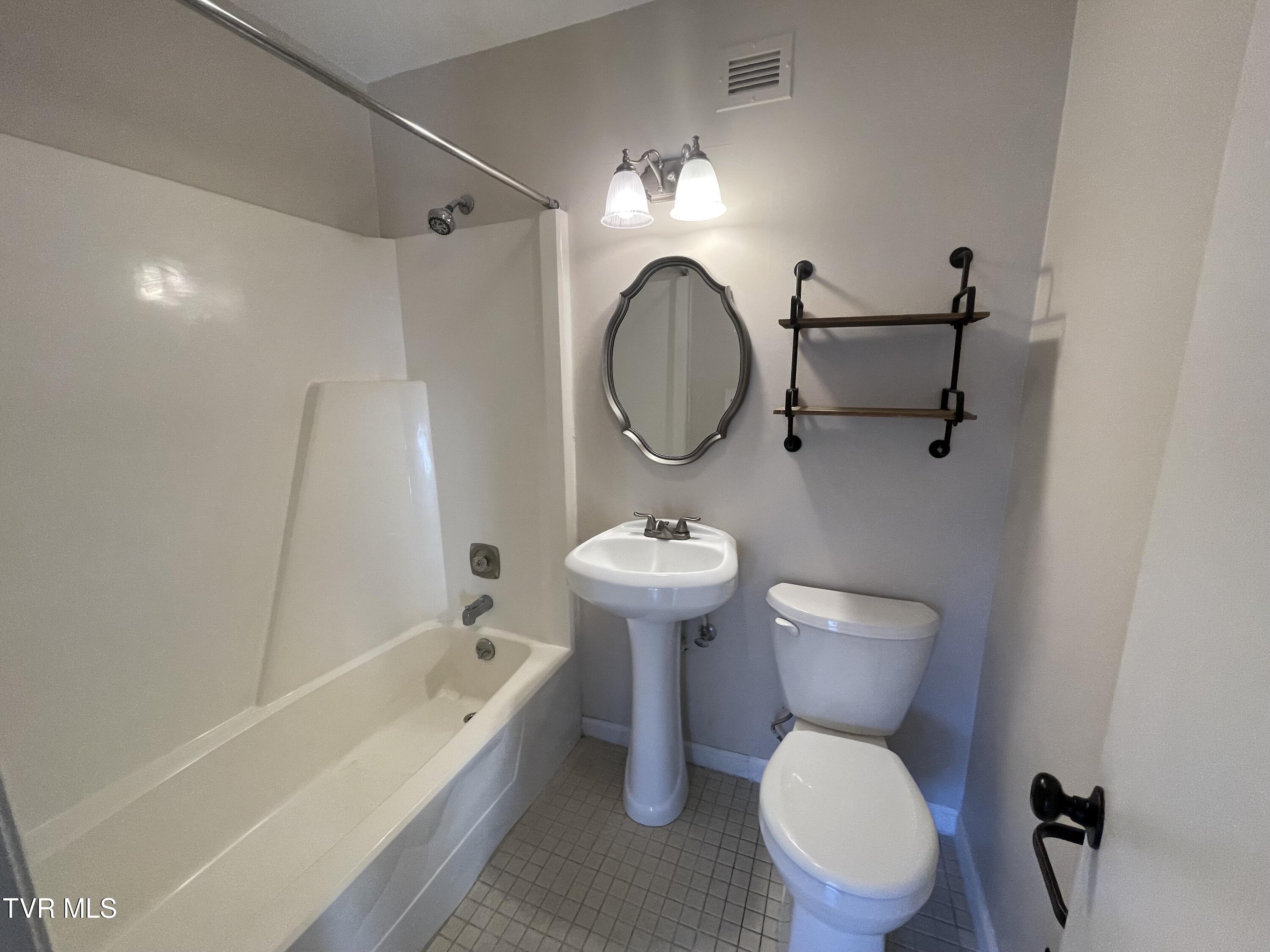 1225 Carriage Circle, Unit 203 Bristol, VA 24201 - Photo 15 of 17 IMG_0626