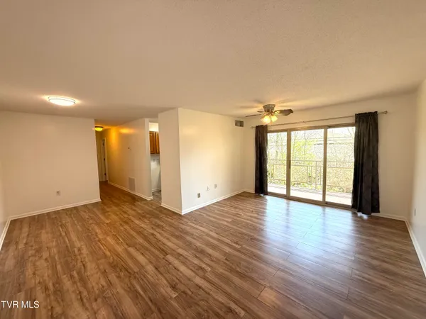 $1,200 | 1225 Carriage Circle, Unit 203, Bristol, VA 24201