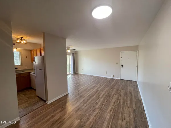 $1,075 | 1225 Carriage Circle, Unit 203, Bristol, VA 24201