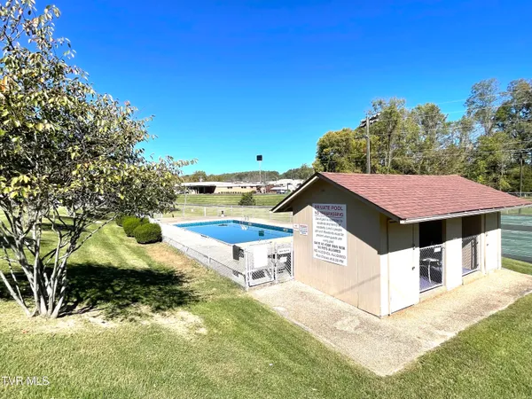 $1,200 | 1225 Carriage Circle, Unit 203, Bristol, VA 24201