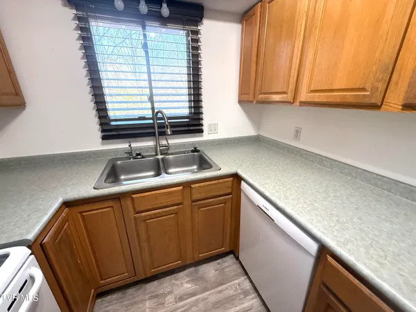 $1,200 | 1225 Carriage Circle, Unit 203, Bristol, VA 24201