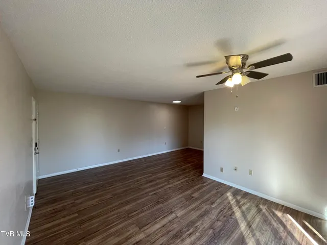 $1,075 | 1225 Carriage Circle, Unit 203, Bristol, VA 24201