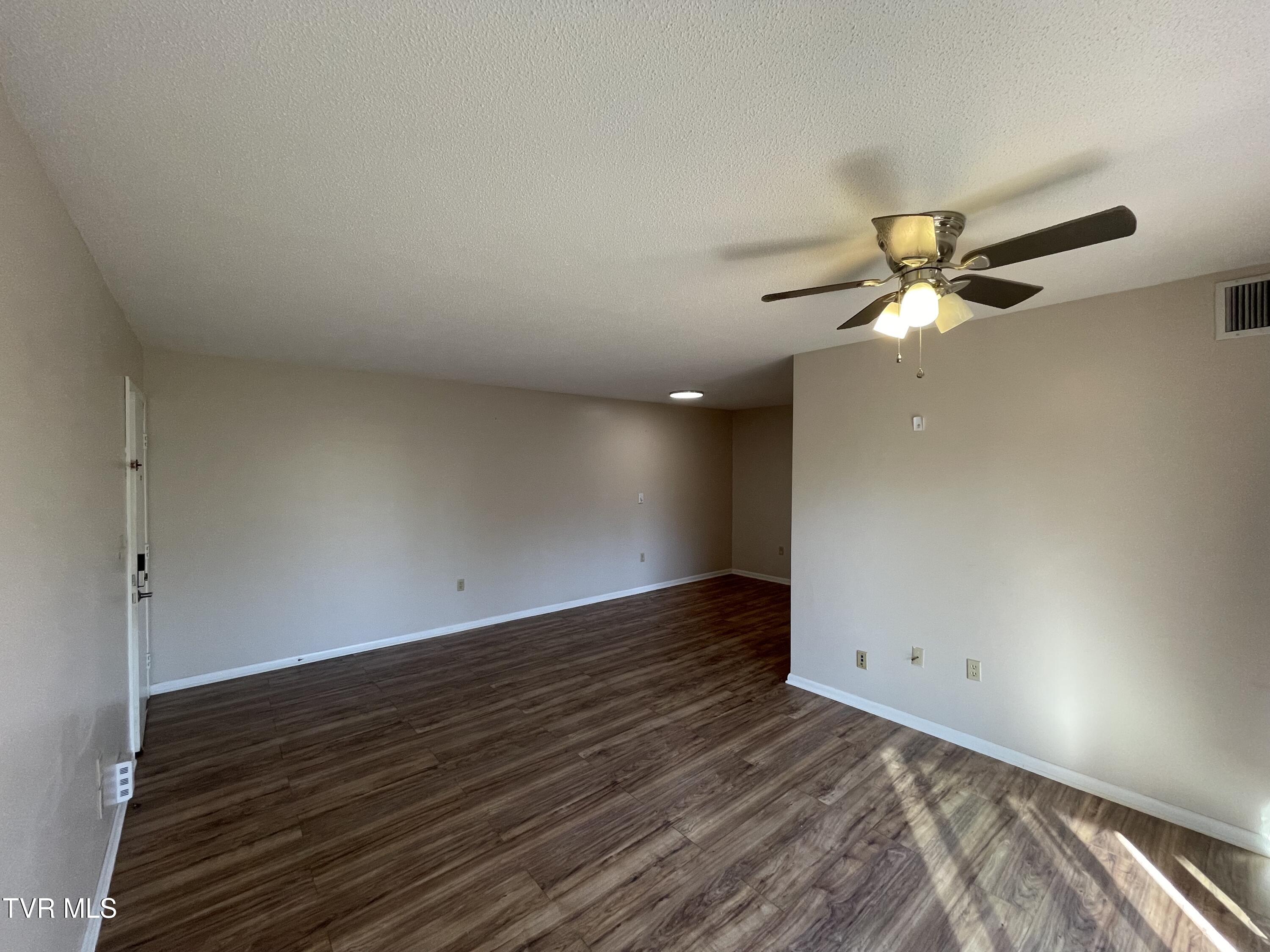 1225 Carriage Circle, Unit 203 Bristol, VA 24201 - Photo 8 of 17 IMG_0613