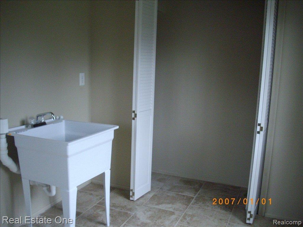 1095 Torpey Road Troy, MI 48083 - Photo 16 of 25 IMGP0035