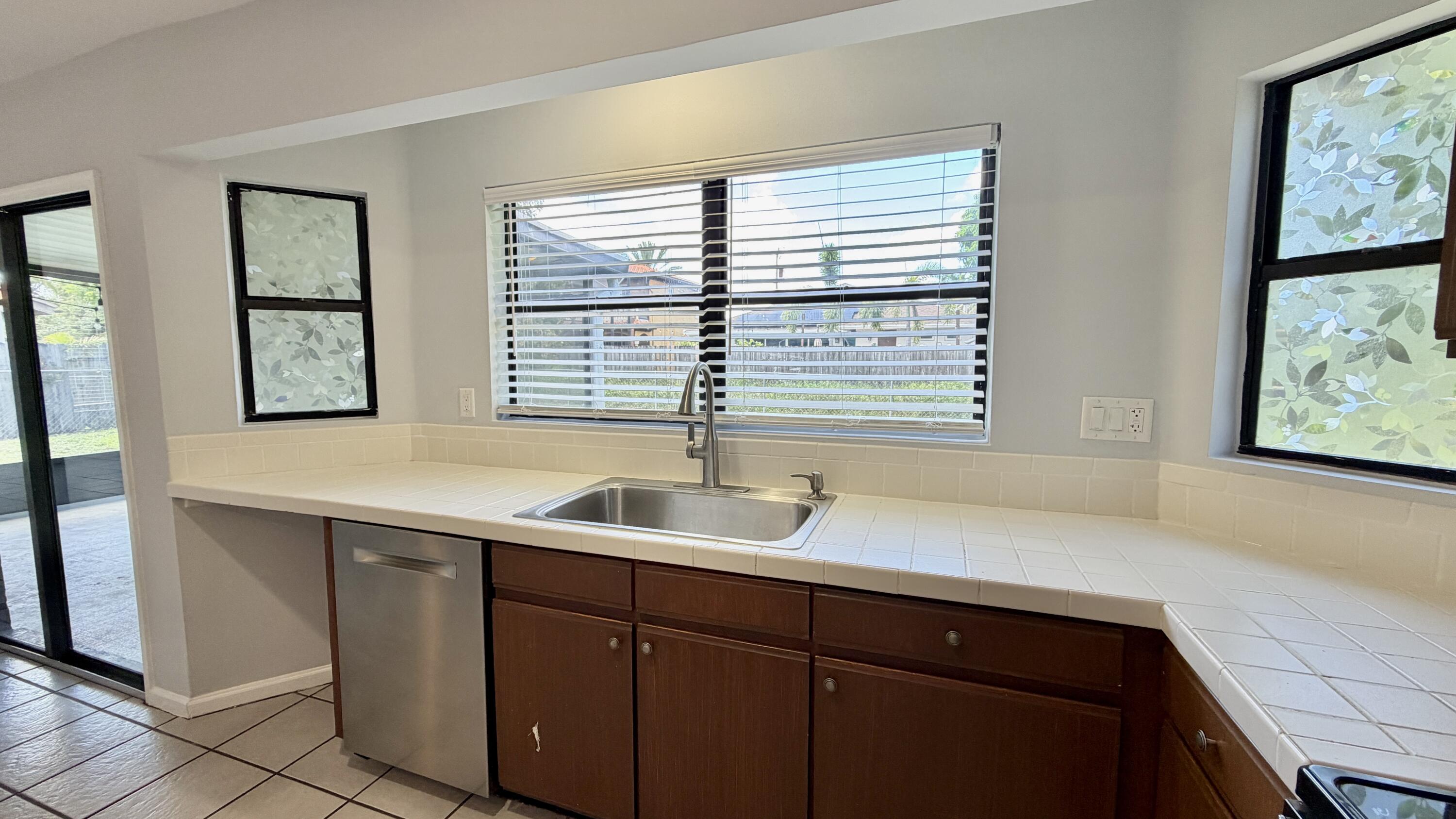 6048 Garrett Street Jupiter, FL 33458 - Photo 15 of 101 IMG_8839