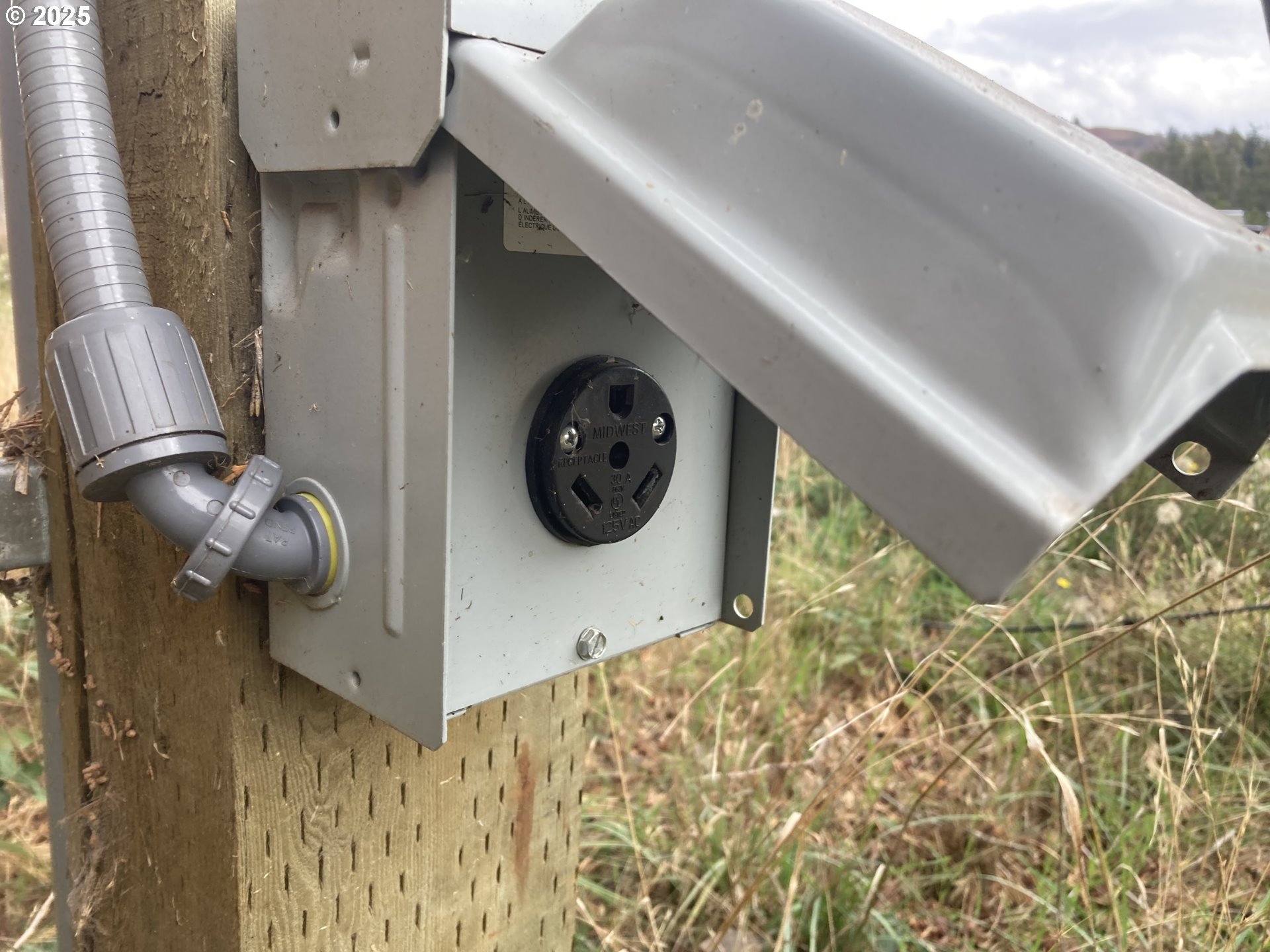 65 Kremont Avenue Springfield, OR 97477 - Photo 4 of 5 a picture of door lock