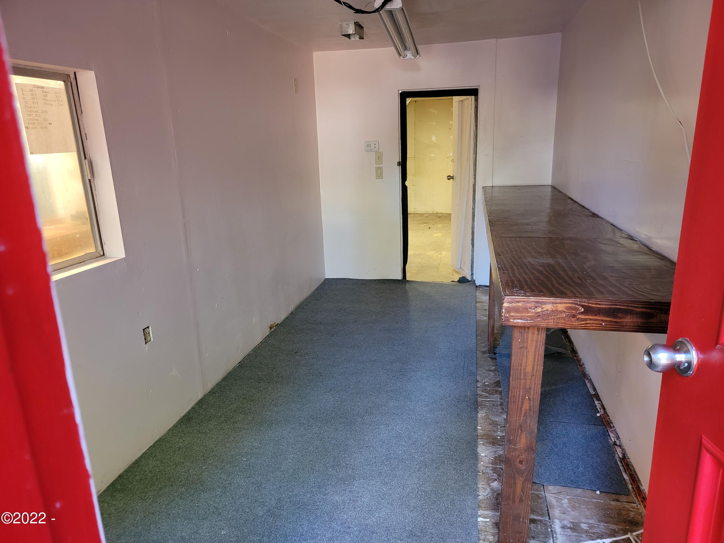 720 Collins Street Depoe Bay, OR 97341 - Photo 19 of 23 Shop