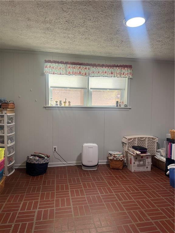 1455 Timberlane Road Snellville, GA 30078 - Photo 15 of 25 a room with a chair and potted plant on the counter