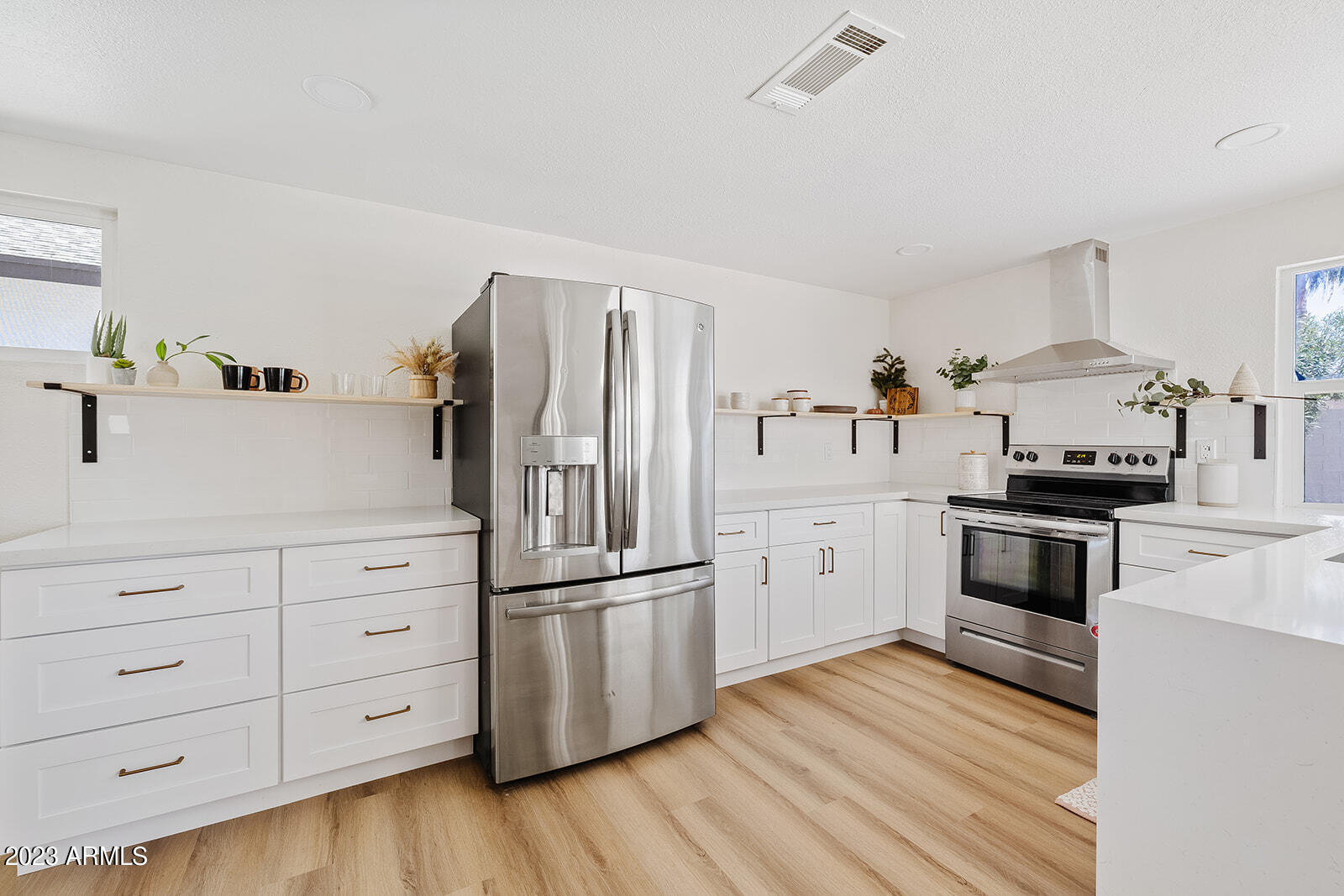 2421 West Kathleen Road Phoenix, AZ 85023 - Photo 7 of 33 R6__0696